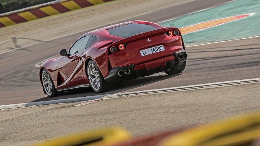  Ferrari 812 Superfast 2017 года  (фото 33 из 91)